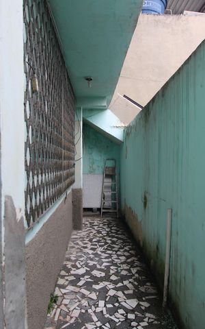 Casa à venda com 1400m², 5 quartos e sem vagaFundos da casa