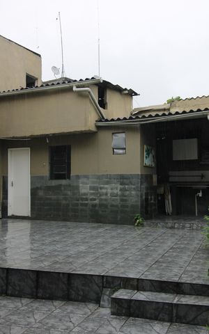 Casa à venda com 1400m², 5 quartos e sem vagaQuintal - Edícula (quarto com banheiro)