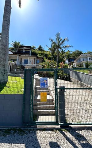 Casa para alugar com 145m², 3 quartos e 2 vagas Casa para alugar com 145m², 3 quartos e 2 vagasFachada