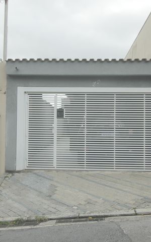 Casa à venda com 127m², 3 quartos e 2 vagasFachada