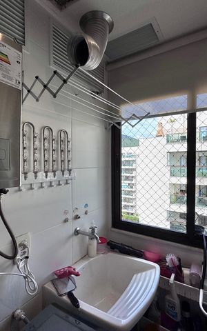 Apartamento à venda com 144m², 3 quartos e 2 vagas Apartamento à venda com 144m², 3 quartos e 2 vagasCozinha e Área de Serviço
