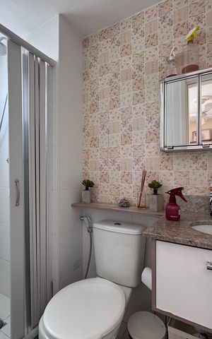 Apartamento à venda com 144m², 3 quartos e 2 vagas Apartamento à venda com 144m², 3 quartos e 2 vagasSuíte 1 - Banheiro
