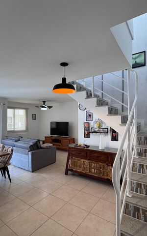 Apartamento à venda com 144m², 3 quartos e 2 vagas Apartamento à venda com 144m², 3 quartos e 2 vagasSala