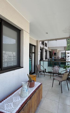 Apartamento à venda com 144m², 3 quartos e 2 vagas Apartamento à venda com 144m², 3 quartos e 2 vagasVaranda