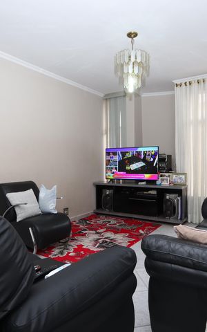 Casa à venda com 207m², 3 quartos e 5 vagasSala