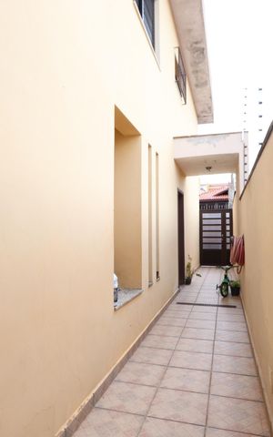 Casa à venda com 207m², 3 quartos e 5 vagasCorredor Lateral
