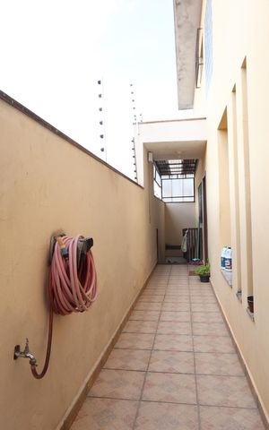 Casa à venda com 207m², 3 quartos e 5 vagasCorredor Lateral