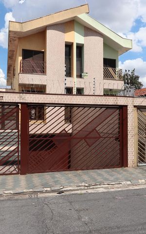 Casa à venda com 207m², 3 quartos e 5 vagasFachada