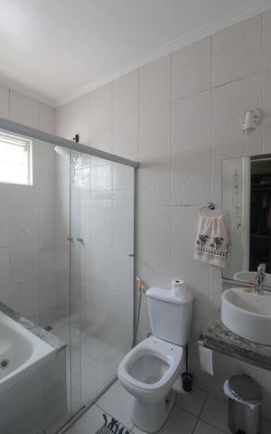 Casa à venda com 525m², 6 quartos e 5 vagasCasa 2 | Banheiro da Suite 1