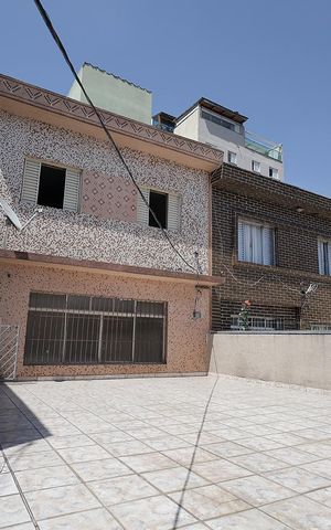 Casa à venda com 172m², 3 quartos e 4 vagas Casa à venda com 172m², 3 quartos e 4 vagasVaranda