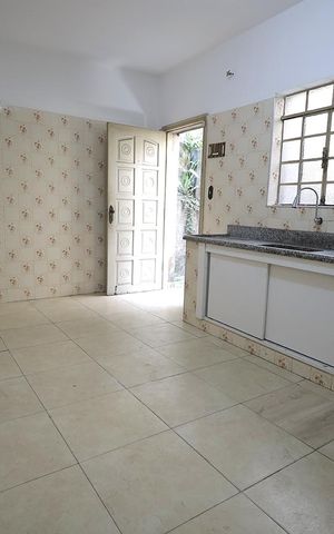 Casa à venda com 172m², 3 quartos e 4 vagas Casa à venda com 172m², 3 quartos e 4 vagasCozinha