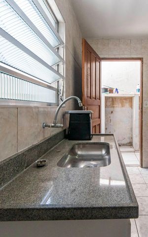 Casa à venda com 90m², 2 quartos e 2 vagas Casa à venda com 90m², 2 quartos e 2 vagasCozinha da Edícula