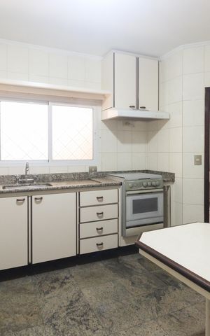 Casa à venda com 300m², 3 quartos e 5 vagas Casa à venda com 300m², 3 quartos e 5 vagasCozinha