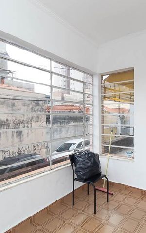 Casa à venda com 180m², 3 quartos e 2 vagas Casa à venda com 180m², 3 quartos e 2 vagasVeranda