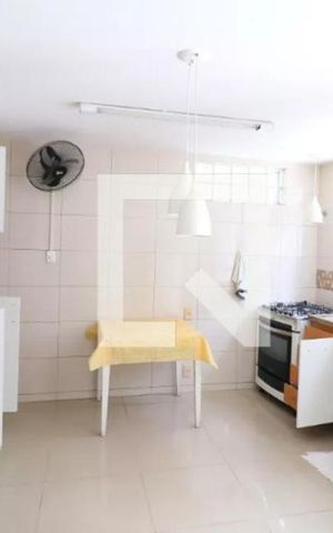 Casa para alugar com 210m², 2 quartos e sem vaga Casa para alugar com 210m², 2 quartos e sem vagaCozinha