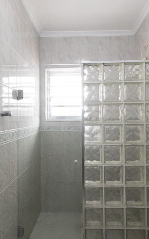 Casa à venda com 105m², 2 quartos e 1 vaga Casa à venda com 105m², 2 quartos e 1 vagaBanheiro 1