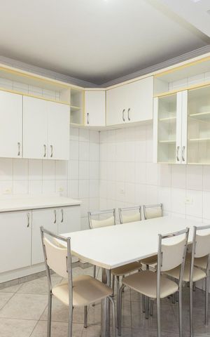 Casa à venda com 105m², 2 quartos e 1 vaga Casa à venda com 105m², 2 quartos e 1 vagaCozinha - Armários