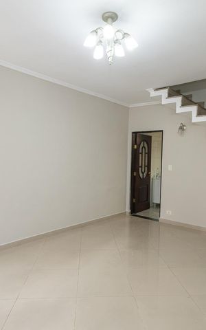 Casa à venda com 105m², 2 quartos e 1 vaga Casa à venda com 105m², 2 quartos e 1 vagaSala