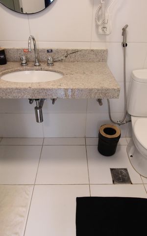 Apartamento à venda com 77m², 2 quartos e 1 vagaBanheiro da suíte 1