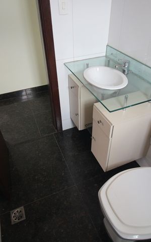 Casa à venda com 450m², 6 quartos e 4 vagasBanheiro