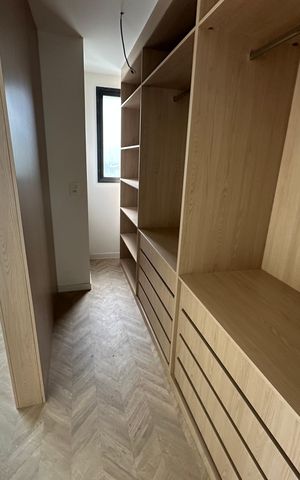Apartamento para alugar com 123m², 2 quartos e 2 vagas Apartamento para alugar com 123m², 2 quartos e 2 vagasCloset da suíte 1