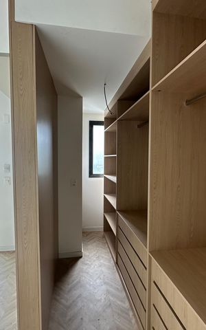 Apartamento para alugar com 123m², 2 quartos e 2 vagas Apartamento para alugar com 123m², 2 quartos e 2 vagasCloset da suíte 1