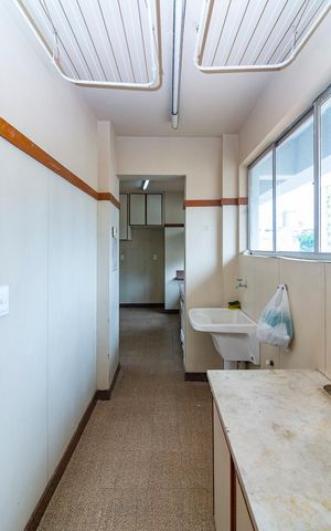 Apartamento à venda com 260m², 5 quartos e 2 vagas Apartamento à venda com 260m², 5 quartos e 2 vagasÁrea de Serviço
