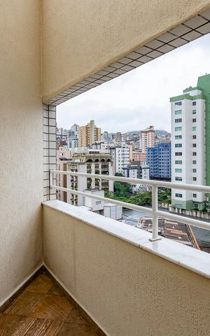 Apartamento à venda com 260m², 5 quartos e 2 vagas Apartamento à venda com 260m², 5 quartos e 2 vagasVaranda