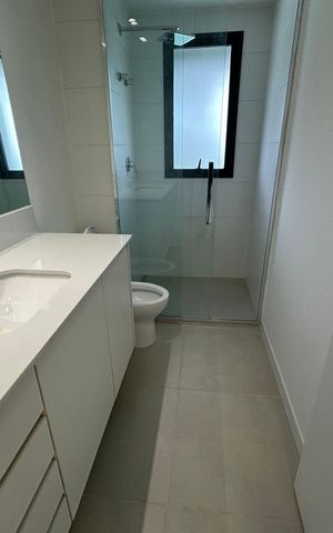 Apartamento para alugar com 123m², 2 quartos e 2 vagas Apartamento para alugar com 123m², 2 quartos e 2 vagasBanheiro da Suíte 1