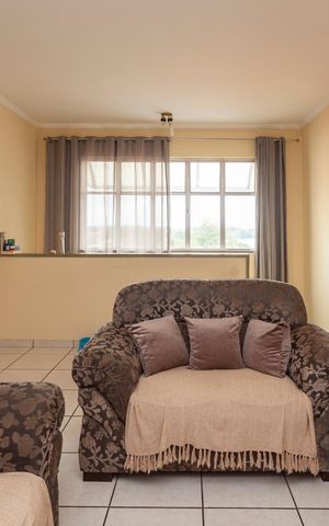 Casa à venda com 303m², 3 quartos e 3 vagasSala