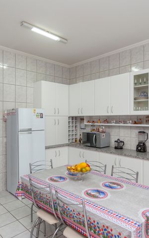 Casa à venda com 303m², 3 quartos e 3 vagasCozinha