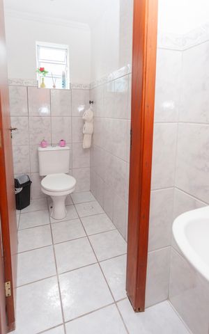 Casa à venda com 303m², 3 quartos e 3 vagasBanheiro