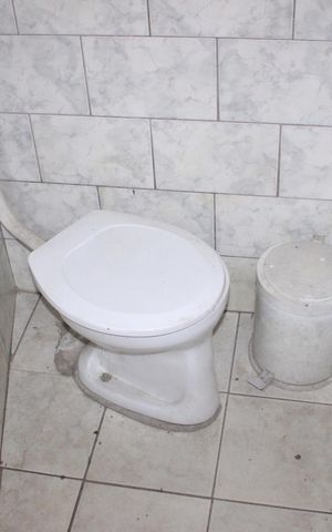 Casa à venda com 215m², 4 quartos e 3 vagasBanheiro 2