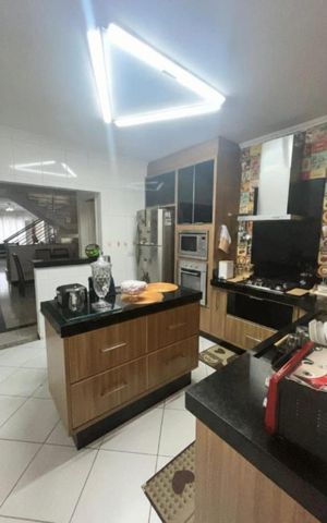 Casa à venda com 250m², 3 quartos e 3 vagasCozinha