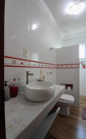 Casa à venda com 80m², 2 quartos e 2 vagas Casa à venda com 80m², 2 quartos e 2 vagasBanheiro
