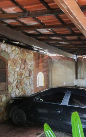 Casa à venda com 80m², 2 quartos e 2 vagas Casa à venda com 80m², 2 quartos e 2 vagasGaragem