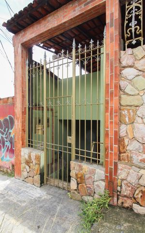 Casa à venda com 80m², 2 quartos e 2 vagas Casa à venda com 80m², 2 quartos e 2 vagasFachada Espaço comercial