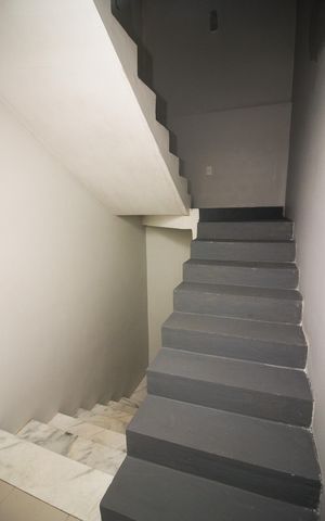 Casa à venda com 275m², 3 quartos e 2 vagasEscada