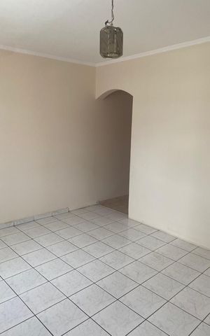 Casa à venda com 200m², 4 quartos e 2 vagas Casa à venda com 200m², 4 quartos e 2 vagasSala