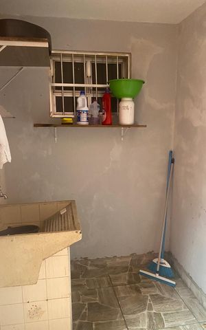 Casa à venda com 200m², 4 quartos e 2 vagas Casa à venda com 200m², 4 quartos e 2 vagasÁrea de serviço
