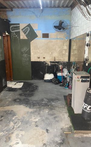 Casa à venda com 200m², 4 quartos e 2 vagas Casa à venda com 200m², 4 quartos e 2 vagasÁrea de serviço