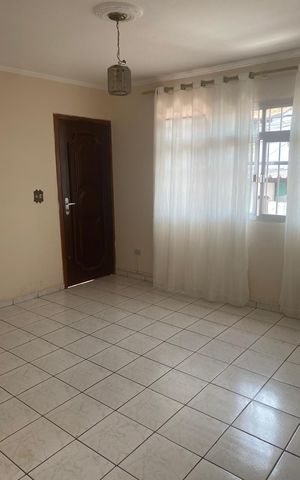 Casa à venda com 200m², 4 quartos e 2 vagas Casa à venda com 200m², 4 quartos e 2 vagasSala