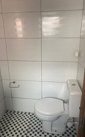 Casa à venda com 200m², 4 quartos e 2 vagas Casa à venda com 200m², 4 quartos e 2 vagasBanheiro