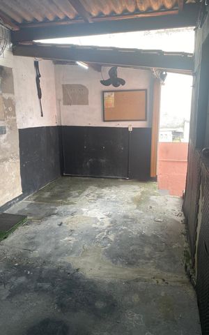Casa à venda com 200m², 4 quartos e 2 vagas Casa à venda com 200m², 4 quartos e 2 vagasÁrea externa