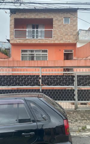 Casa à venda com 200m², 4 quartos e 2 vagas Casa à venda com 200m², 4 quartos e 2 vagasFachada