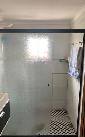 Casa à venda com 200m², 4 quartos e 2 vagas Casa à venda com 200m², 4 quartos e 2 vagasBanheiro