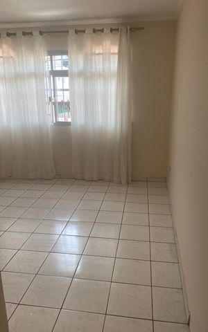 Casa à venda com 200m², 4 quartos e 2 vagas Casa à venda com 200m², 4 quartos e 2 vagasSala