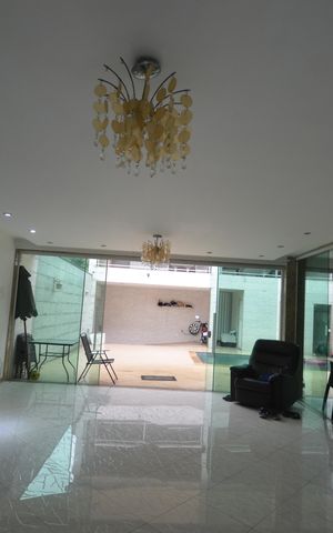 Casa à venda com 360m², 4 quartos e 2 vagasSala
