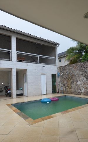 Casa à venda com 360m², 4 quartos e 2 vagasPiscina