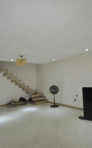 Casa à venda com 360m², 4 quartos e 2 vagasSala